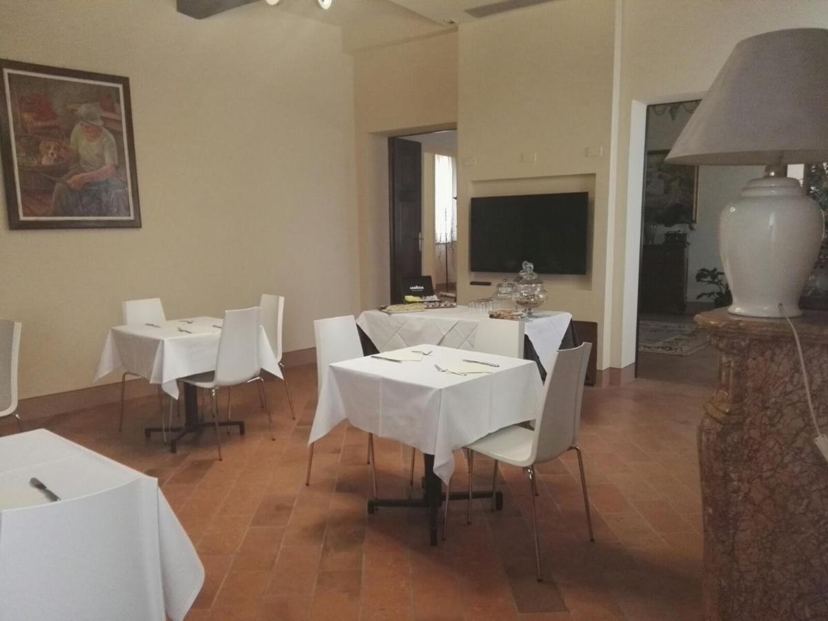 Locanda Al Portone Скандиано Екстериор снимка