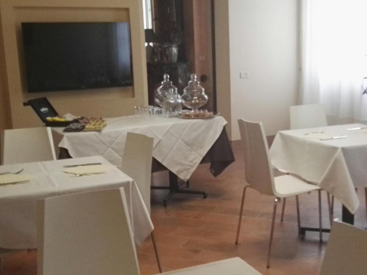 Locanda Al Portone Скандиано Екстериор снимка