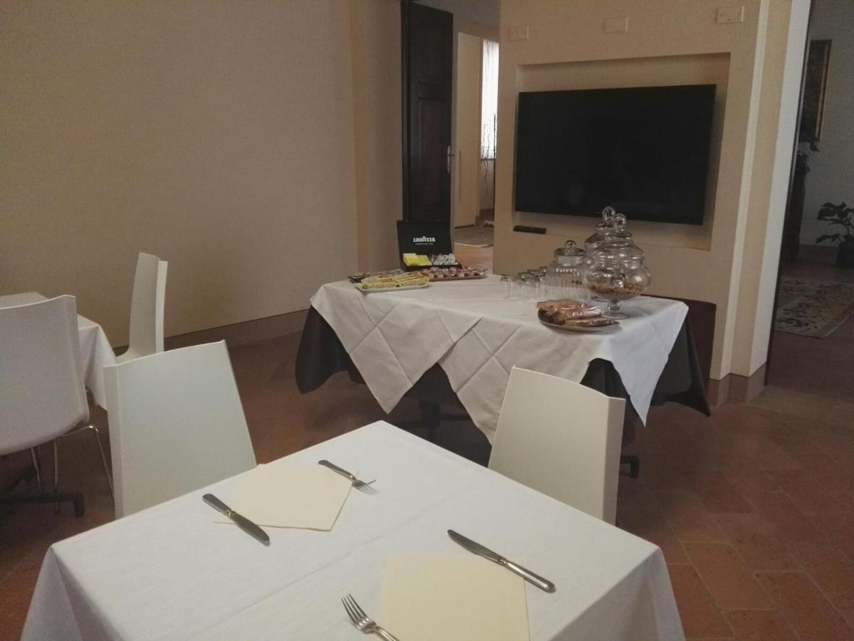 Locanda Al Portone Скандиано Екстериор снимка