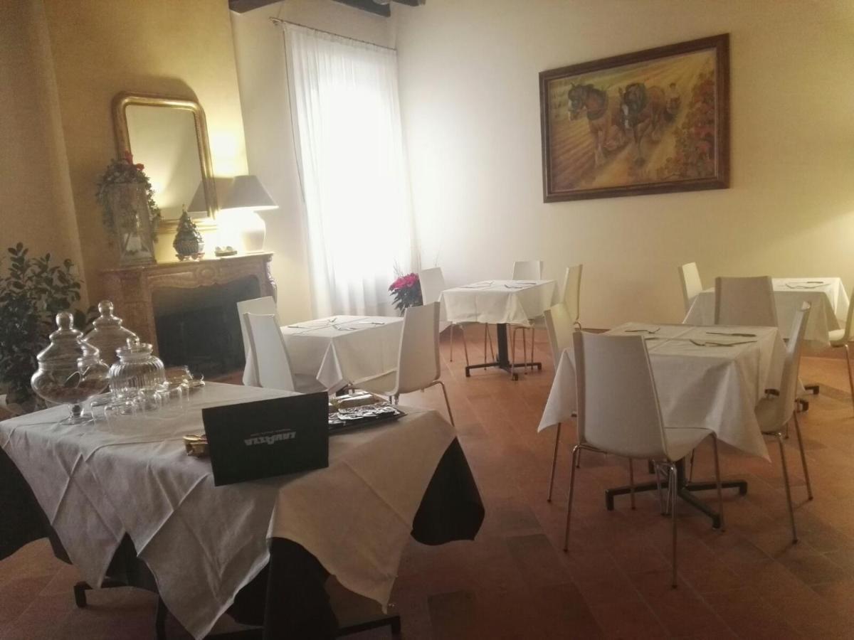 Locanda Al Portone Скандиано Екстериор снимка