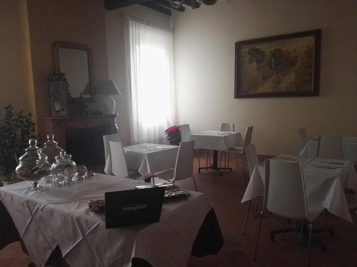 Locanda Al Portone Скандиано Екстериор снимка
