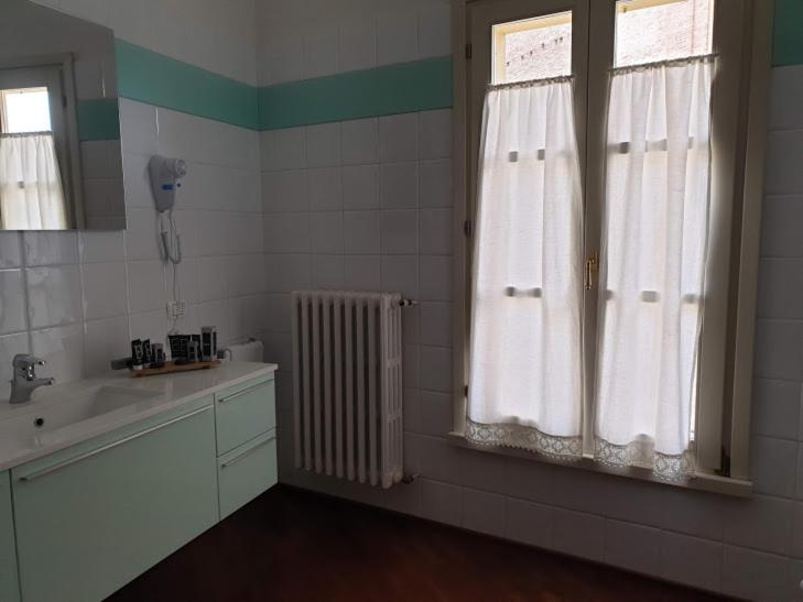 Locanda Al Portone Скандиано Екстериор снимка